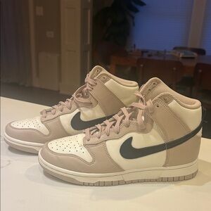 Nike High-Top Sneakers in Beige and Black